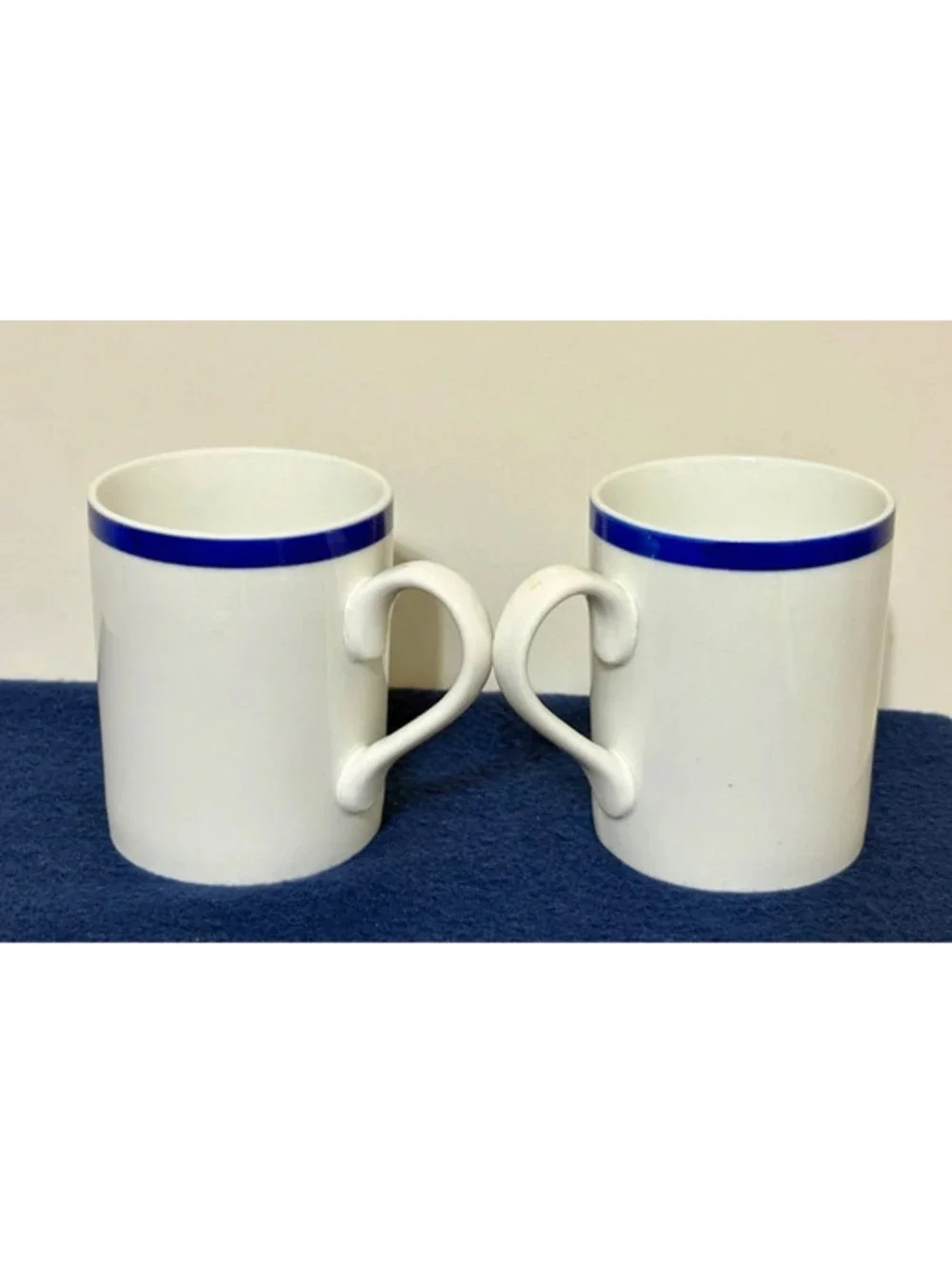 2 Coffee Mugs Gorham Blue Bistro Stripe White Stoneware Classic Cobalt Navy Edge